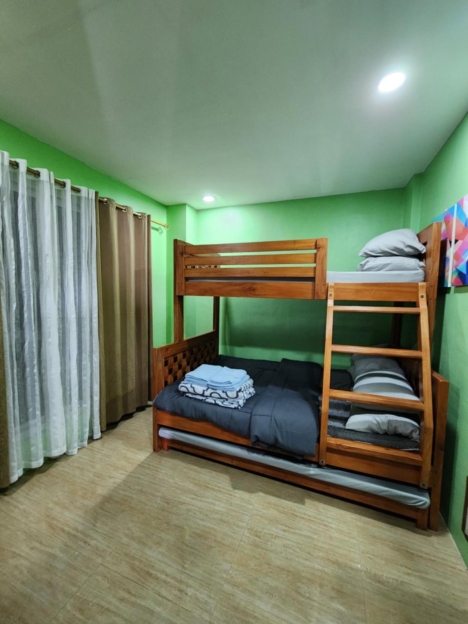 Mountain And Sunsetview Baguio Residences Багио Номер фото